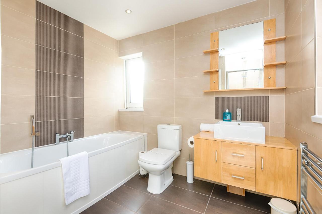 Parking, Garden, En-Suite & Tv'S In All Rooms, Large Living Space Swansea Exterior foto