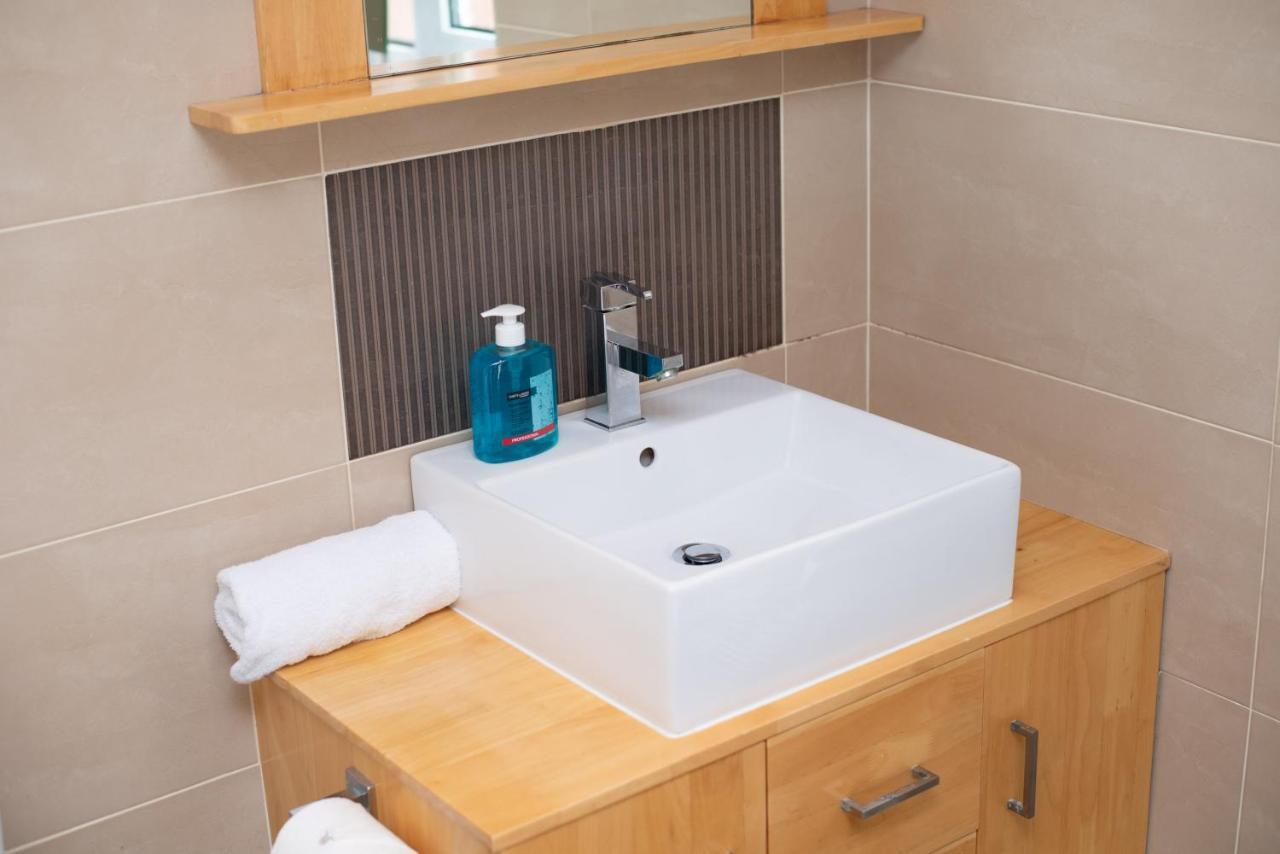 Parking, Garden, En-Suite & Tv'S In All Rooms, Large Living Space Swansea Exterior foto